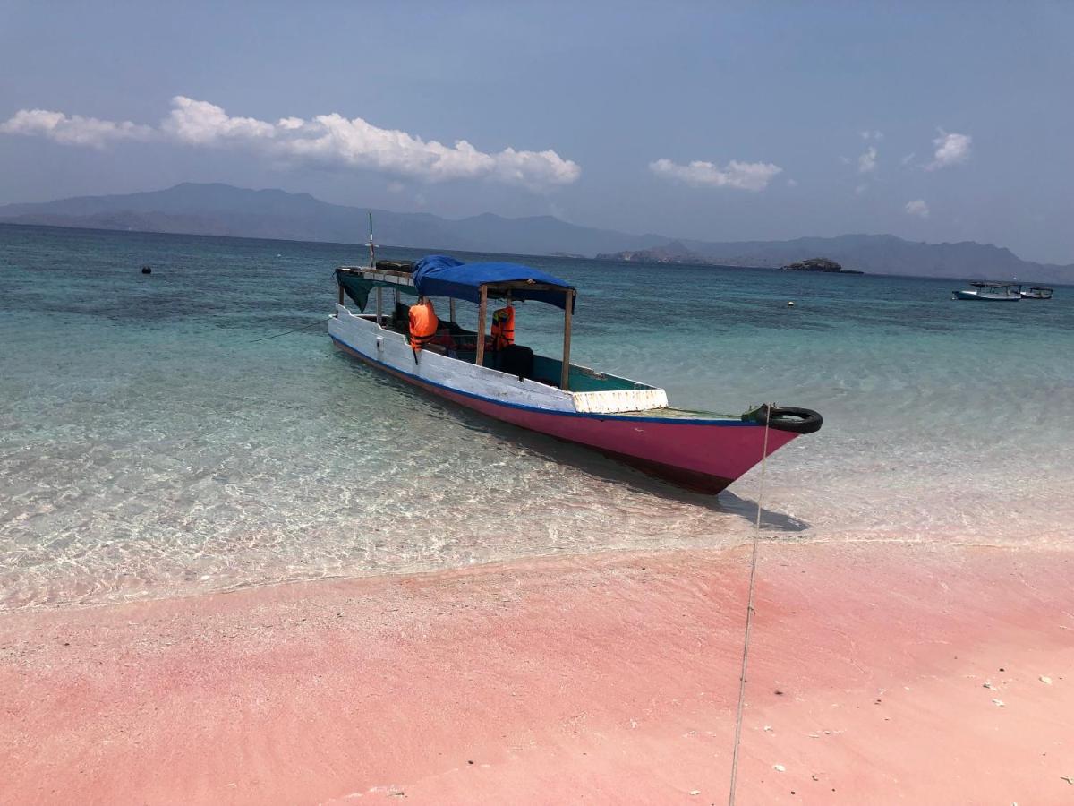 Dua Putri Komodo Homestay Εξωτερικό φωτογραφία