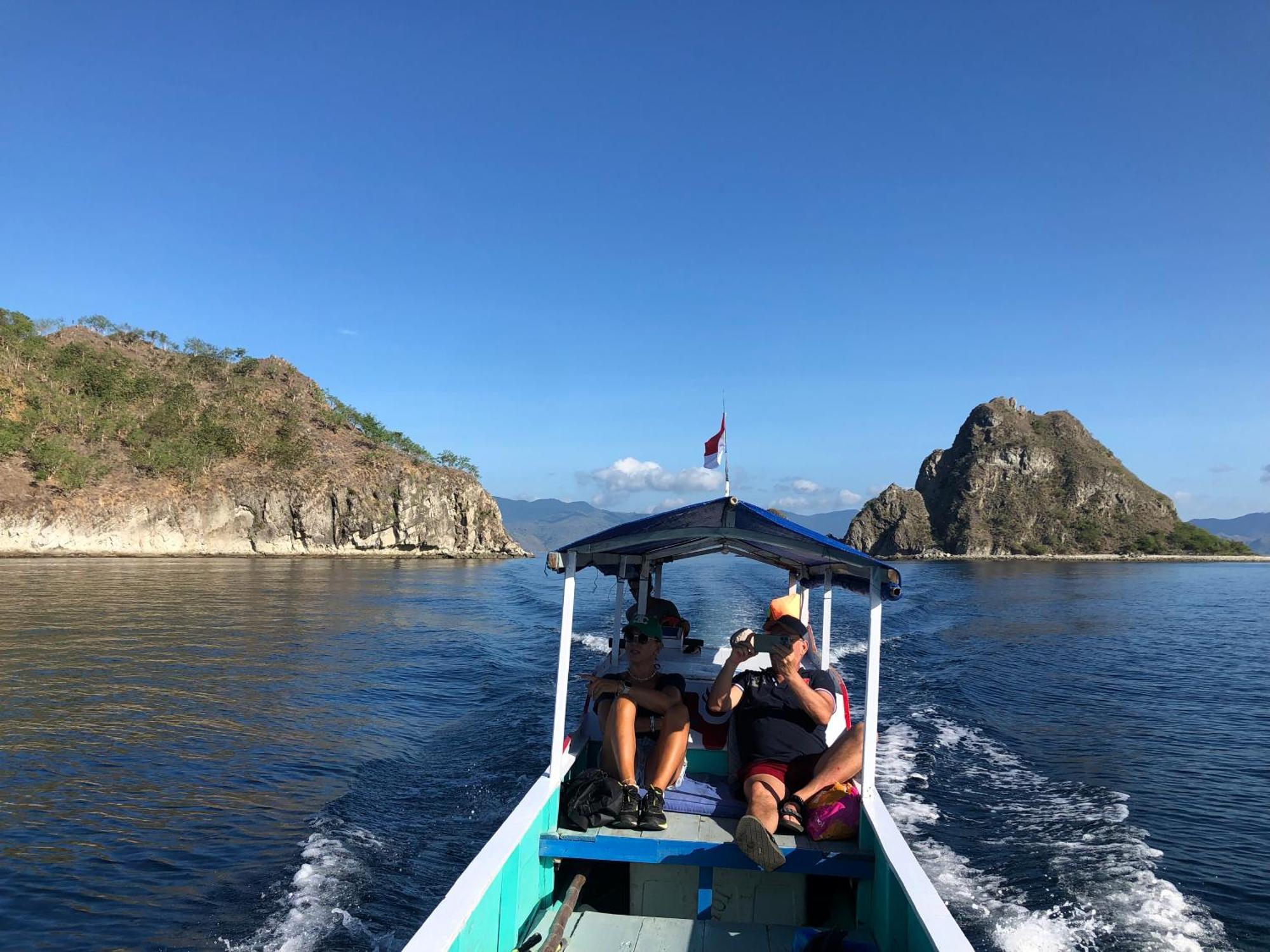 Dua Putri Komodo Homestay Εξωτερικό φωτογραφία