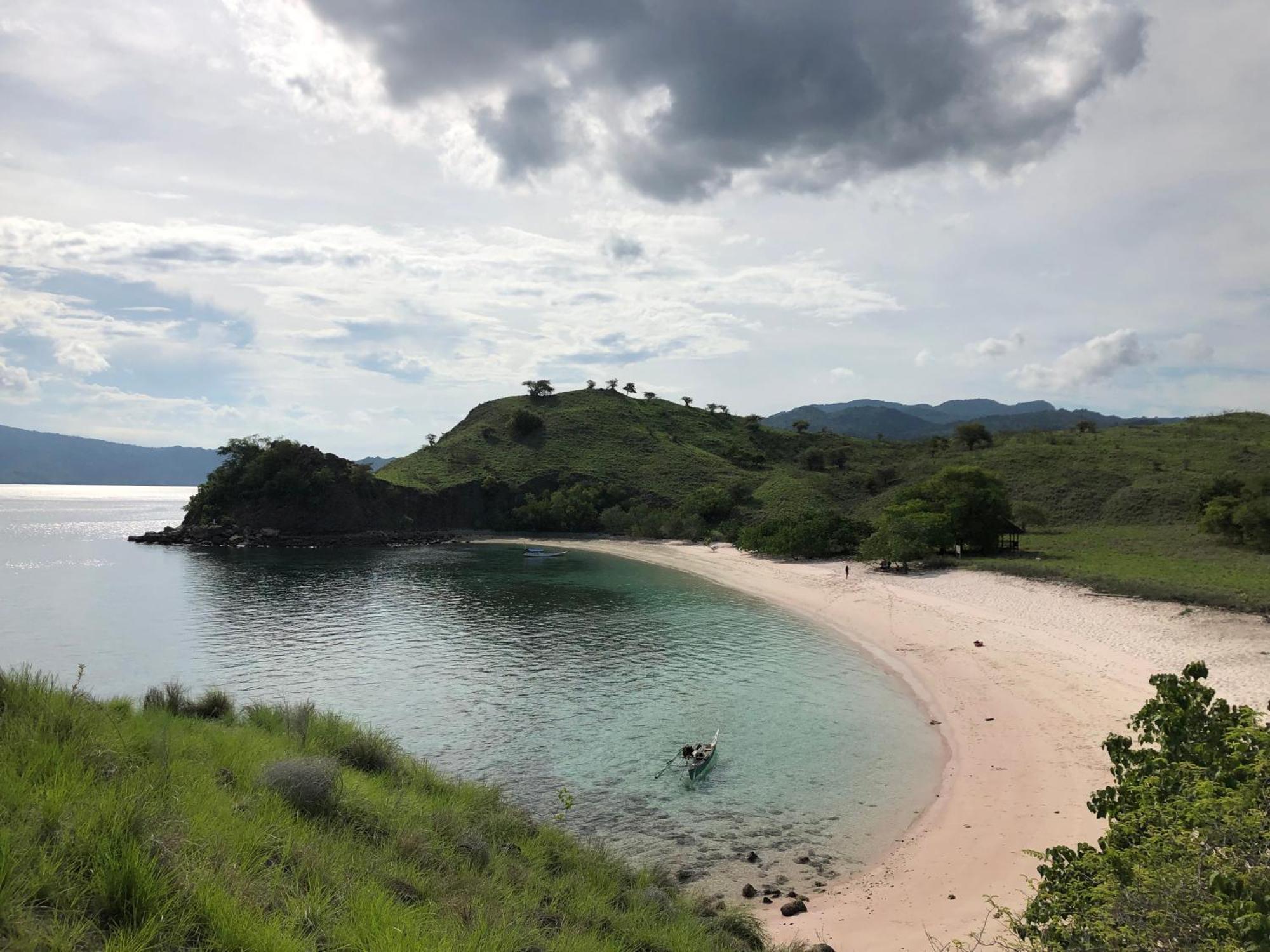 Dua Putri Komodo Homestay Εξωτερικό φωτογραφία
