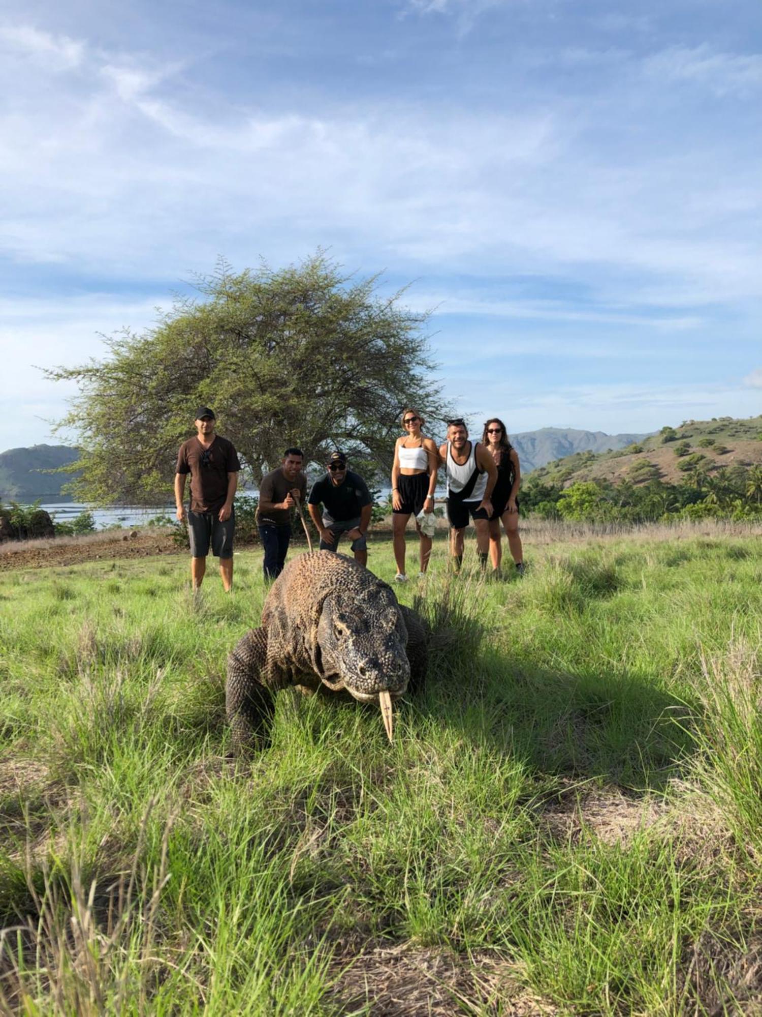 Dua Putri Komodo Homestay Εξωτερικό φωτογραφία