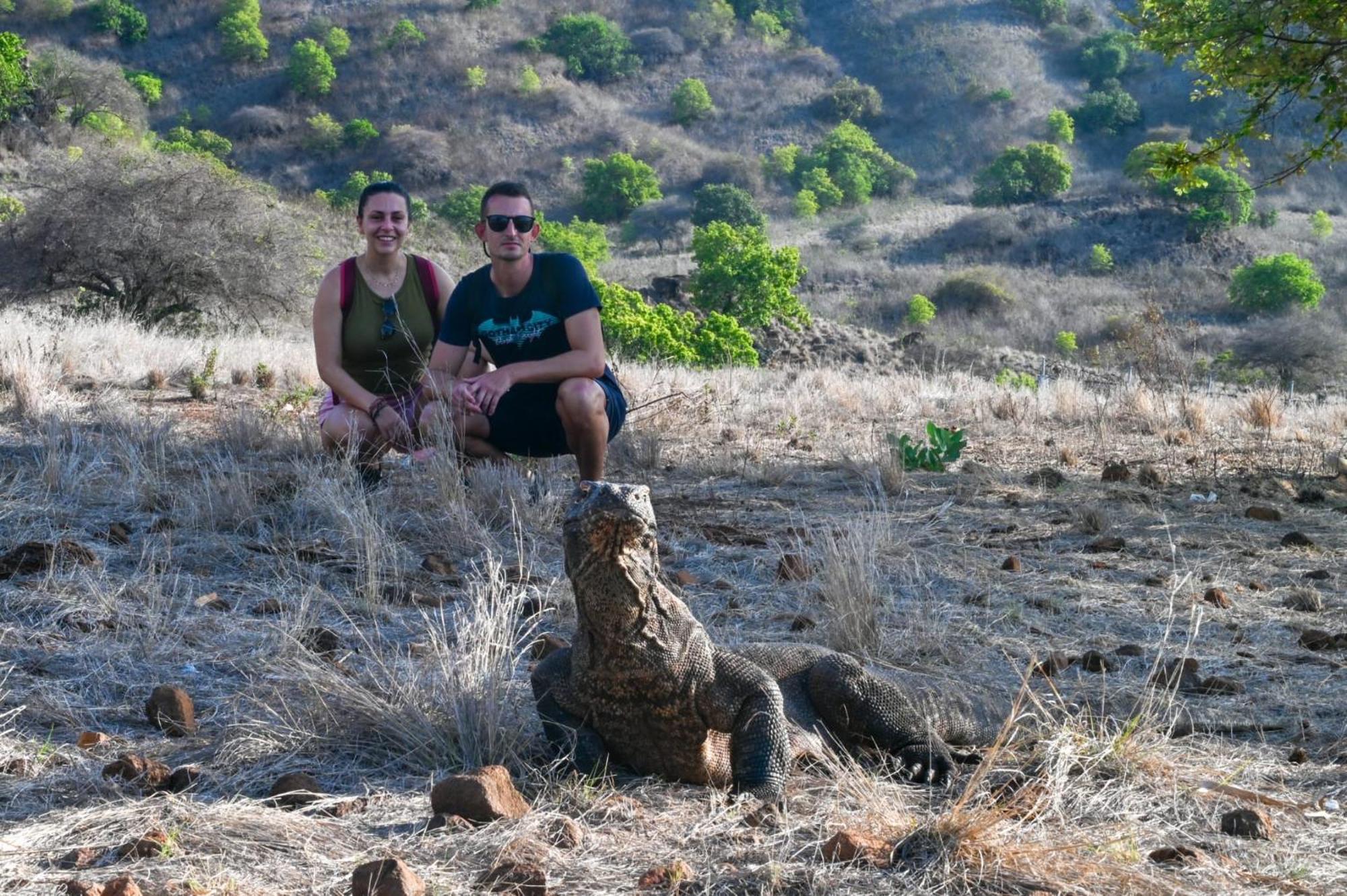 Dua Putri Komodo Homestay Εξωτερικό φωτογραφία