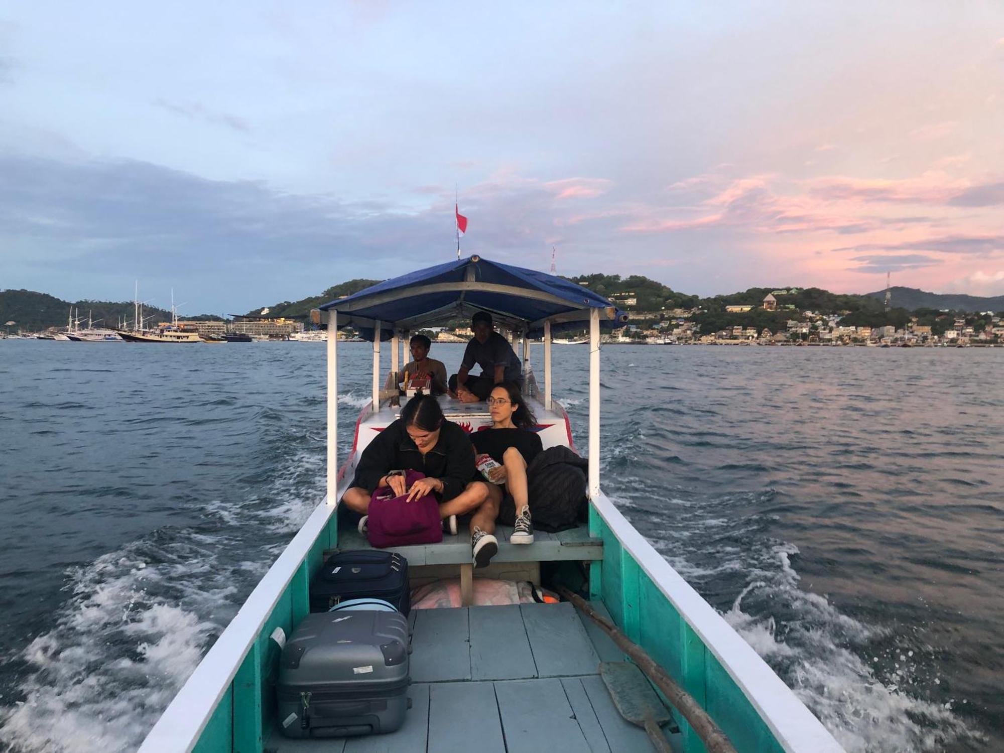 Dua Putri Komodo Homestay Εξωτερικό φωτογραφία