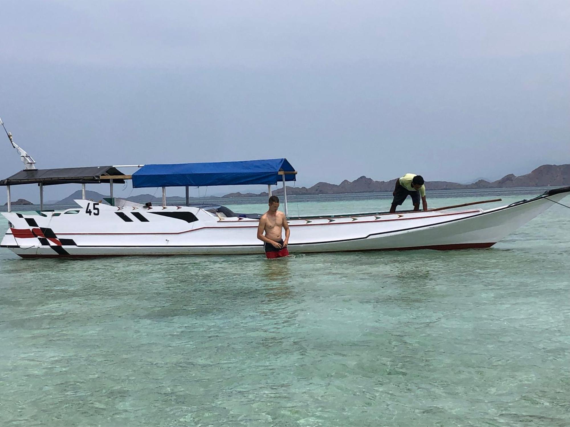 Dua Putri Komodo Homestay Εξωτερικό φωτογραφία