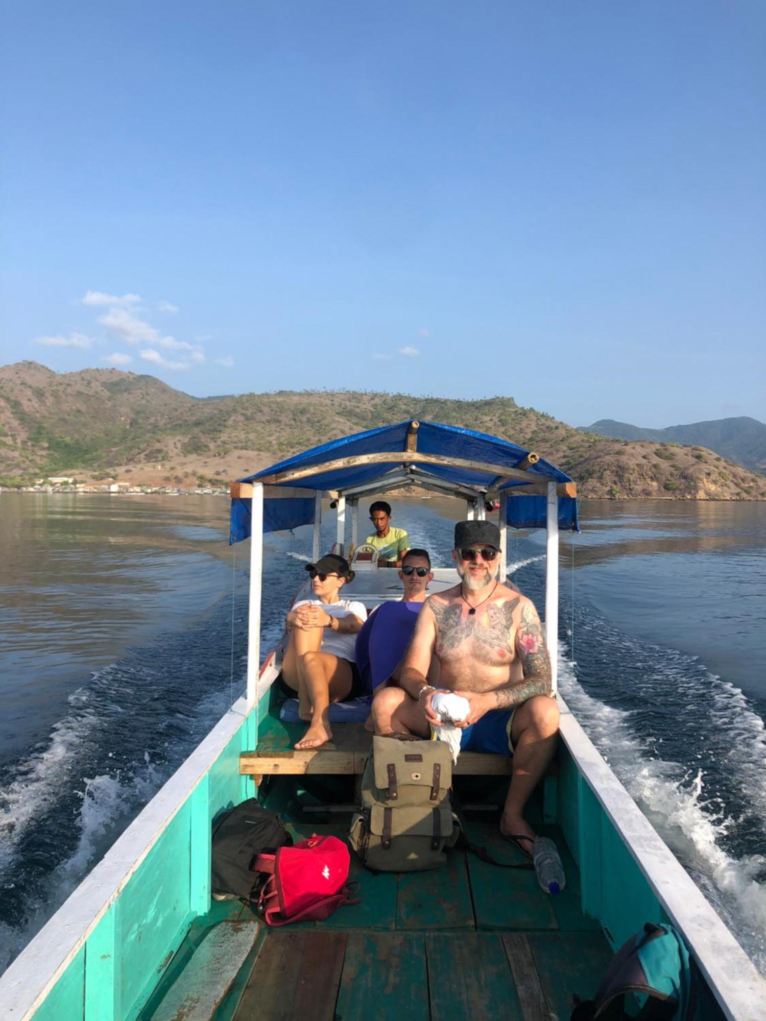 Dua Putri Komodo Homestay Εξωτερικό φωτογραφία