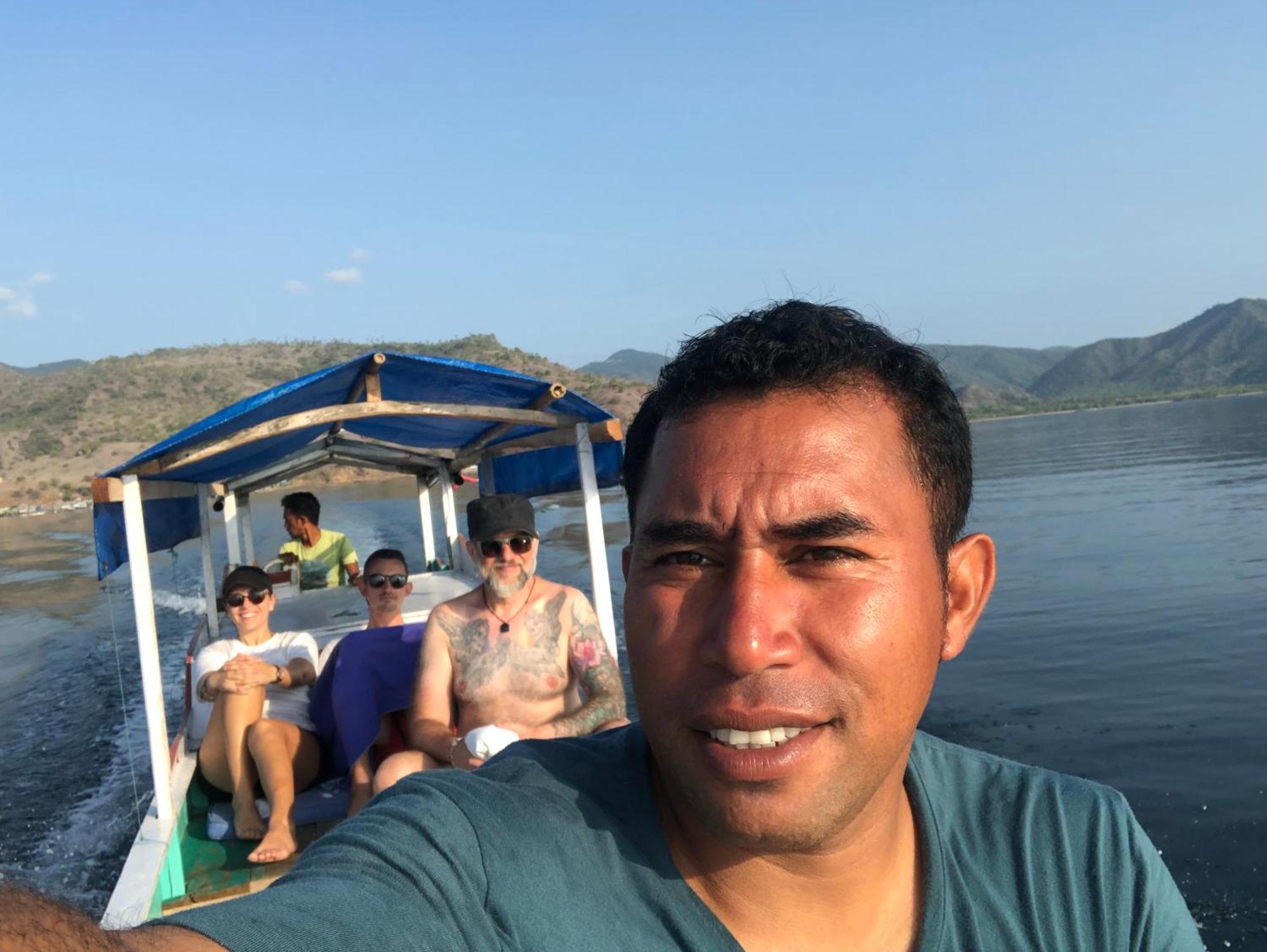 Dua Putri Komodo Homestay Εξωτερικό φωτογραφία