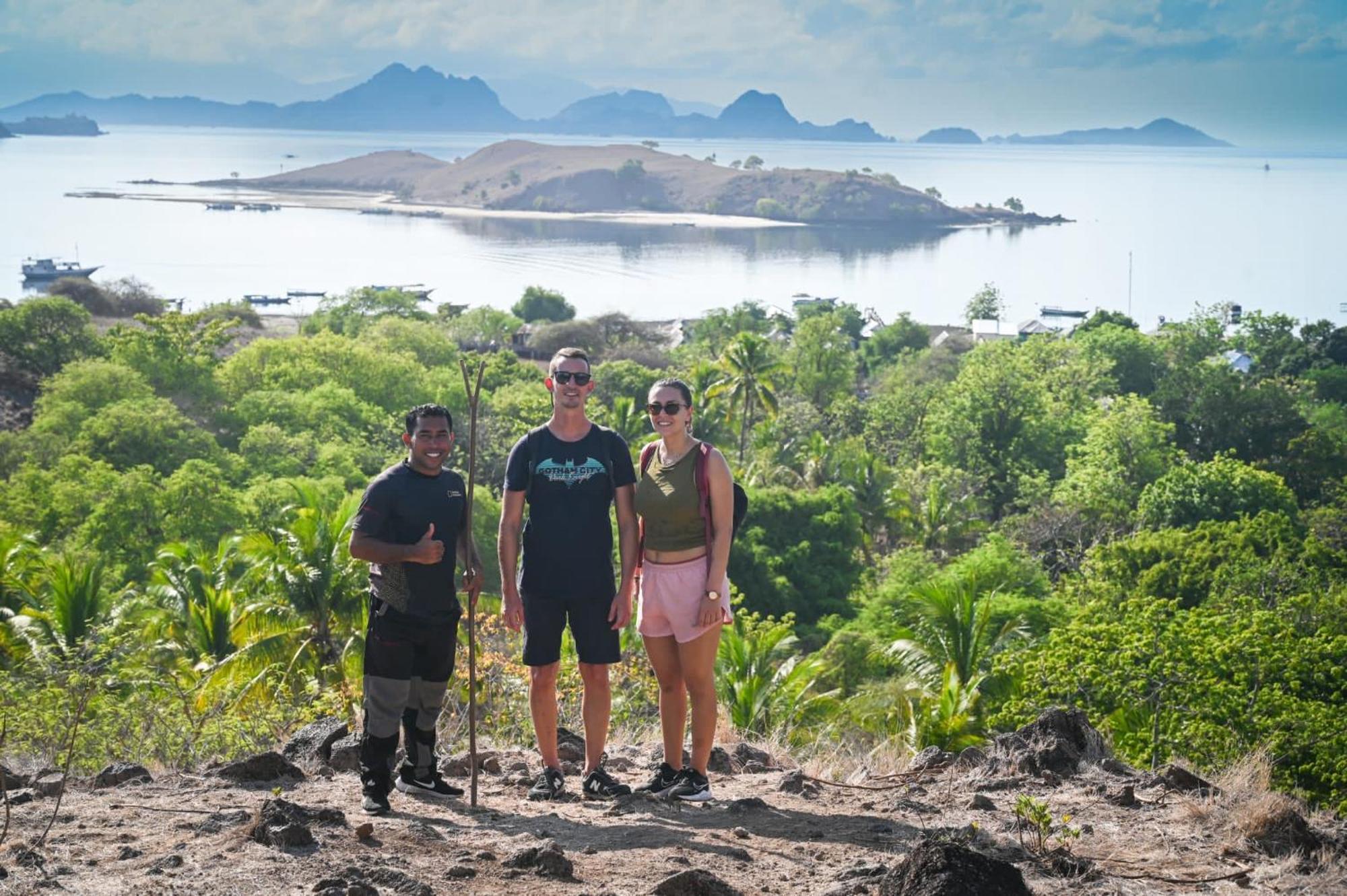 Dua Putri Komodo Homestay Εξωτερικό φωτογραφία