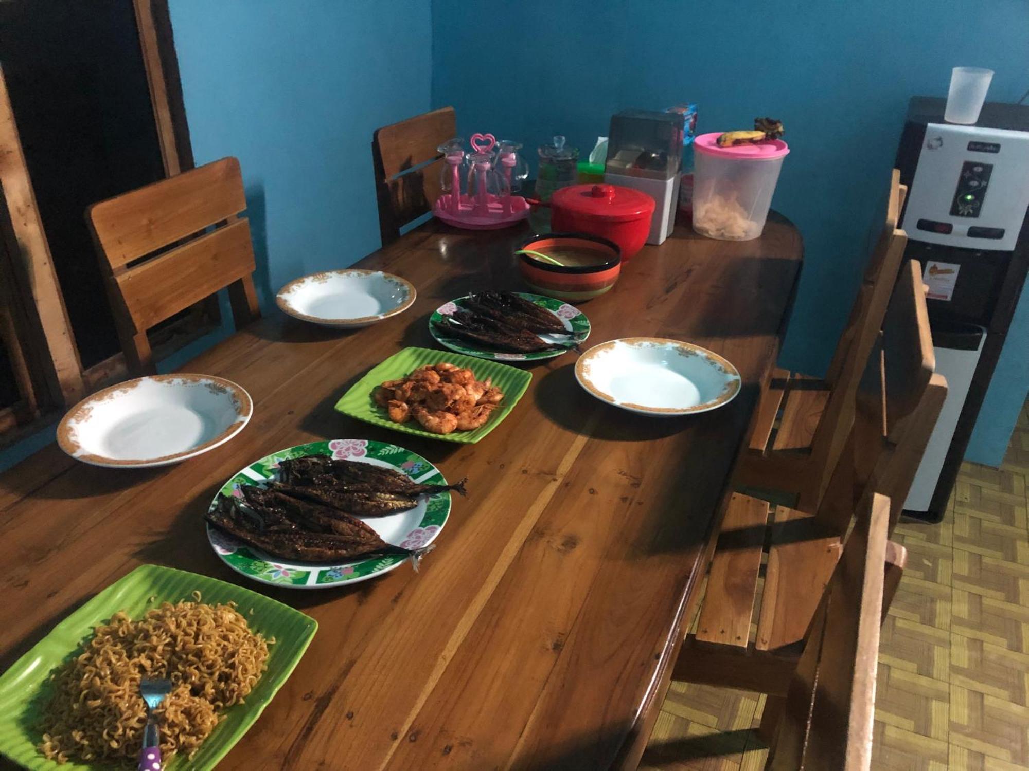 Dua Putri Komodo Homestay Εξωτερικό φωτογραφία