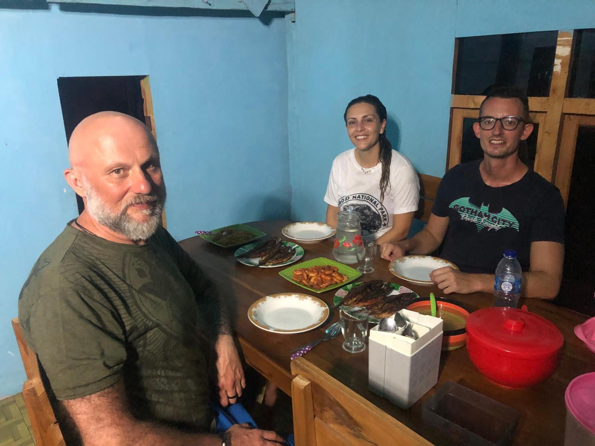 Dua Putri Komodo Homestay Εξωτερικό φωτογραφία