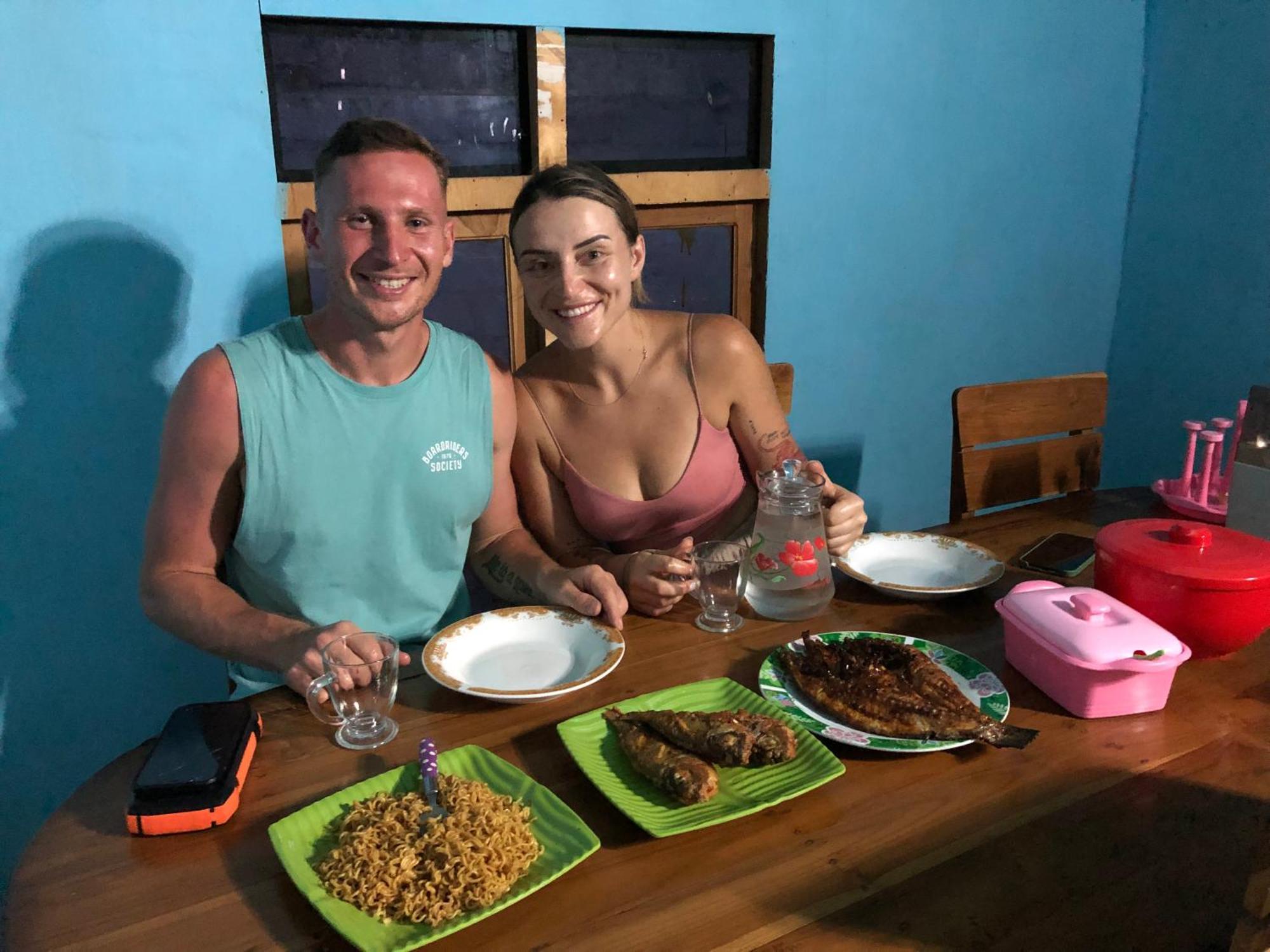 Dua Putri Komodo Homestay Εξωτερικό φωτογραφία