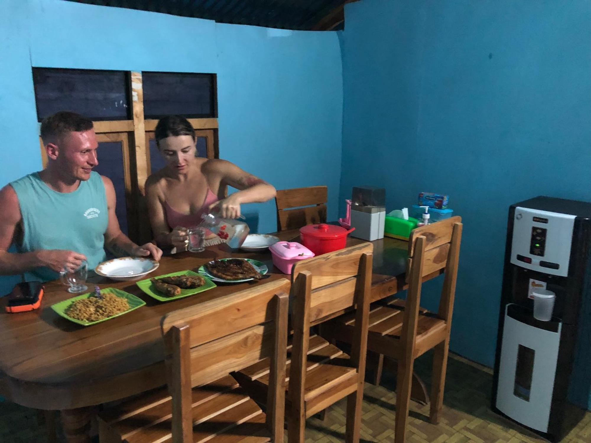 Dua Putri Komodo Homestay Εξωτερικό φωτογραφία