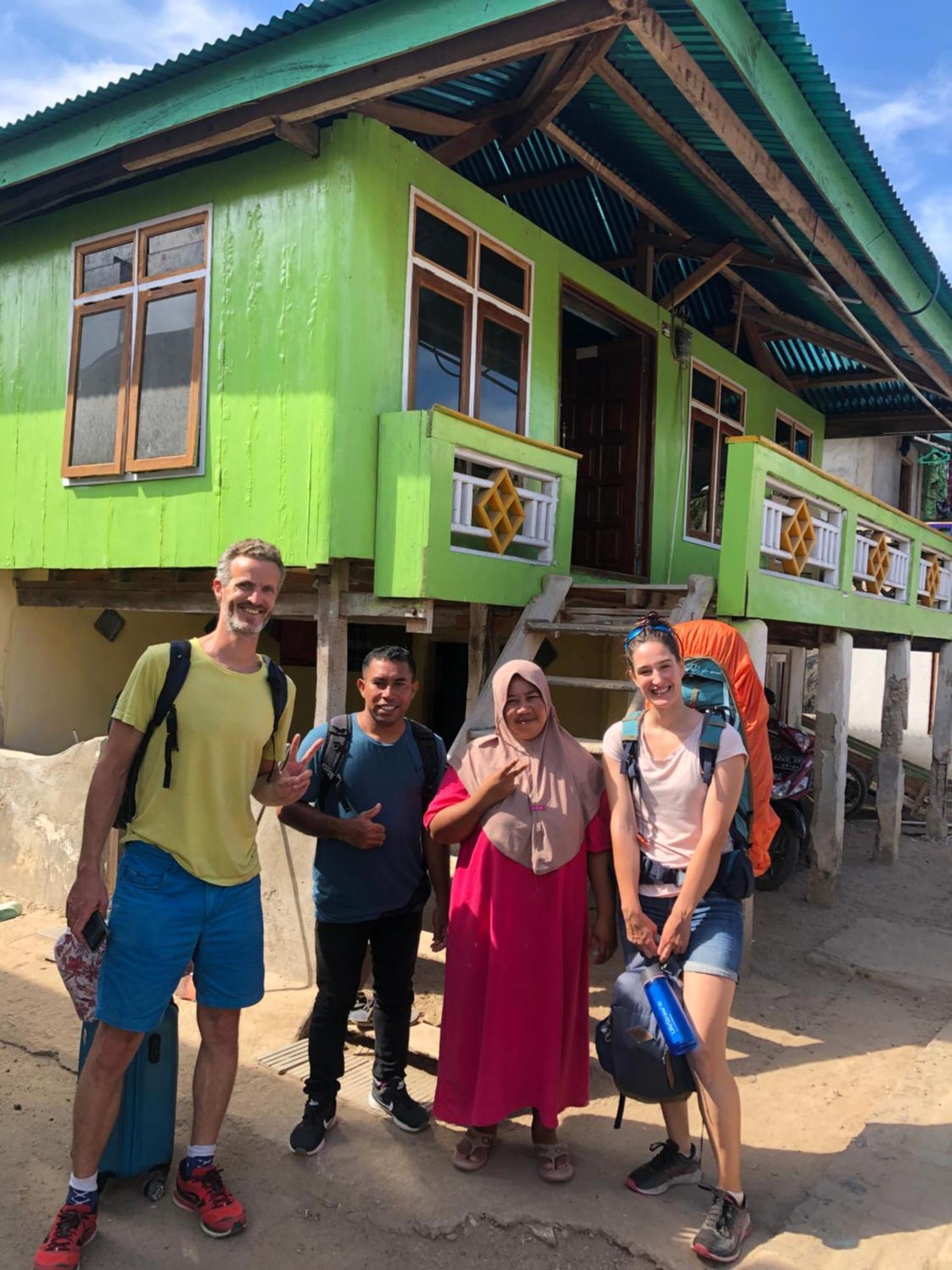 Dua Putri Komodo Homestay Εξωτερικό φωτογραφία