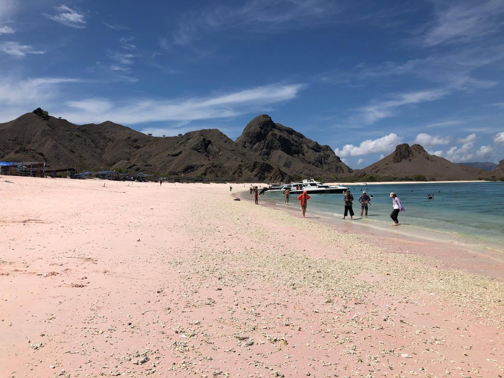 Dua Putri Komodo Homestay Εξωτερικό φωτογραφία