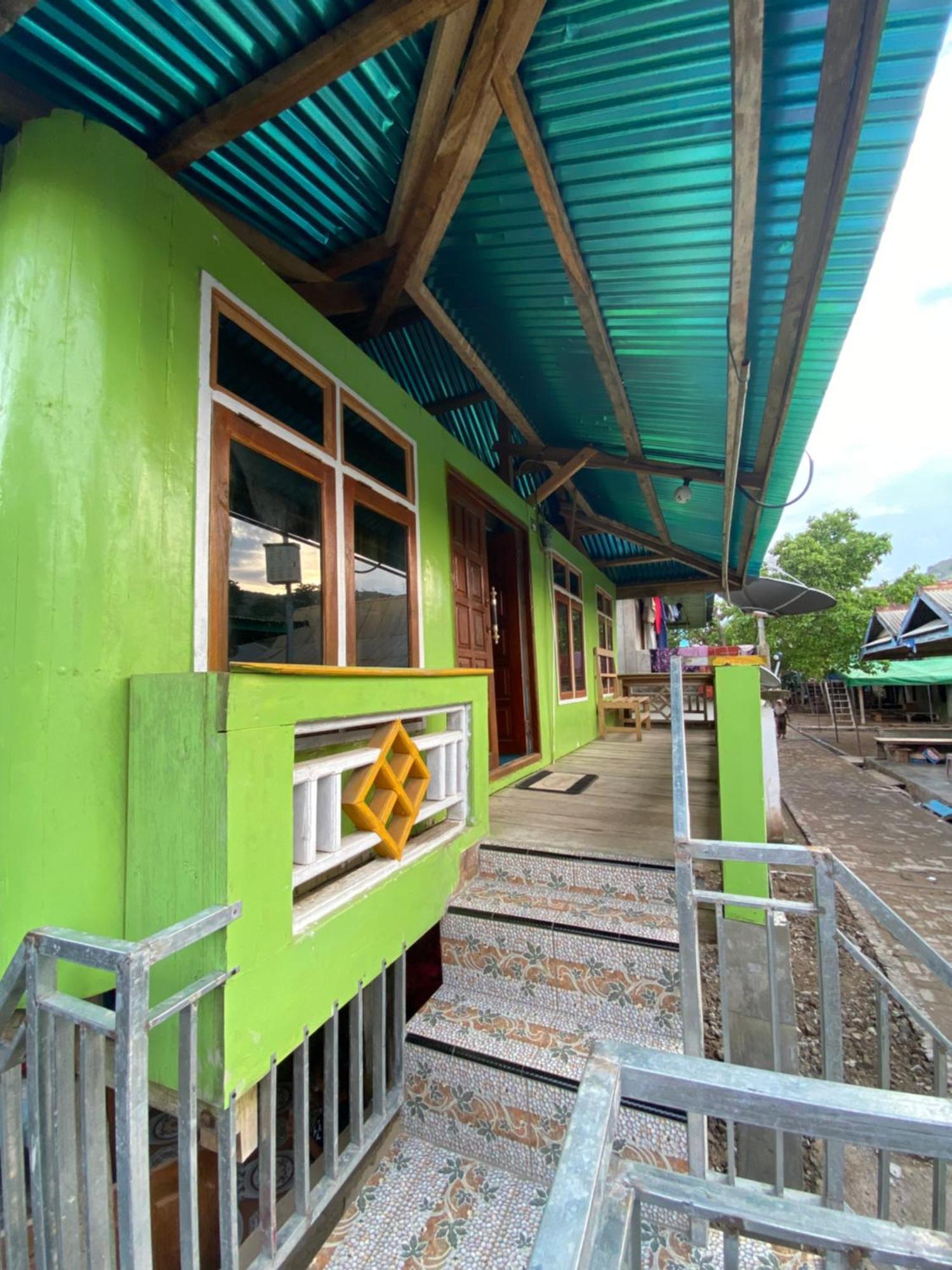 Dua Putri Komodo Homestay Εξωτερικό φωτογραφία
