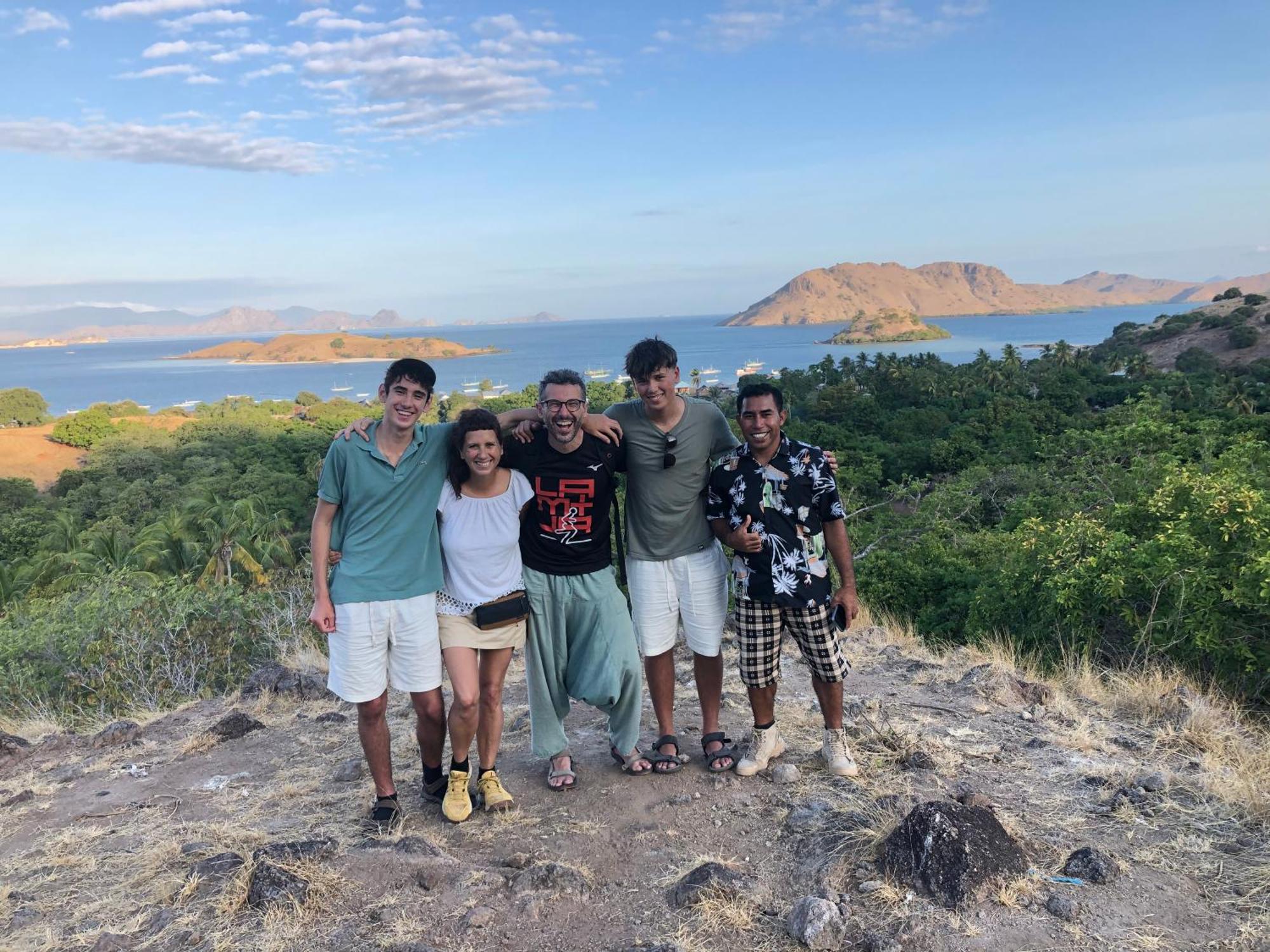 Dua Putri Komodo Homestay Εξωτερικό φωτογραφία