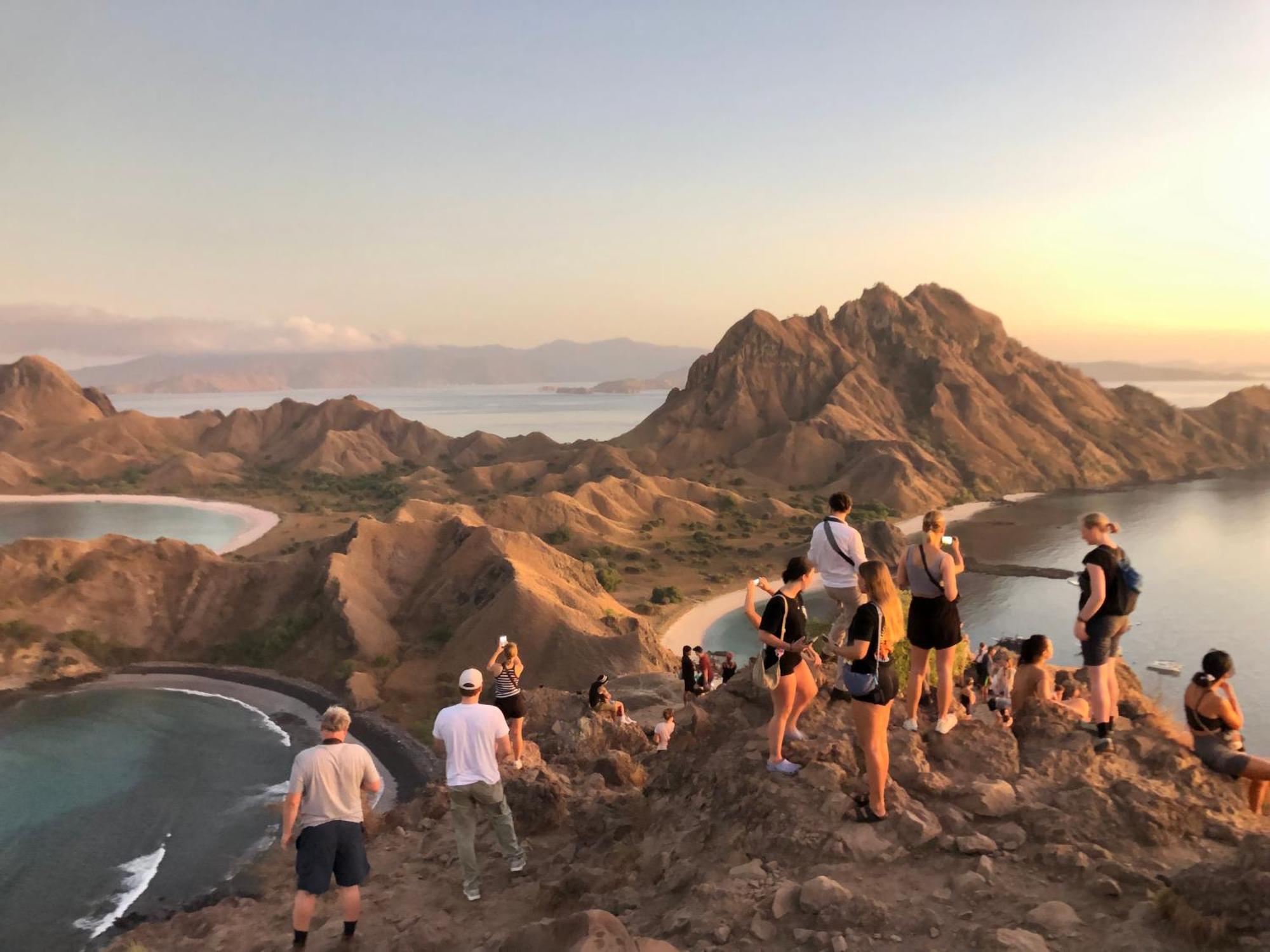 Dua Putri Komodo Homestay Εξωτερικό φωτογραφία