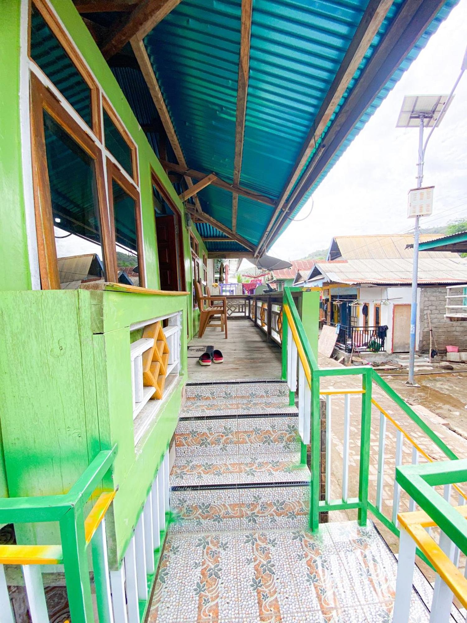 Dua Putri Komodo Homestay Εξωτερικό φωτογραφία